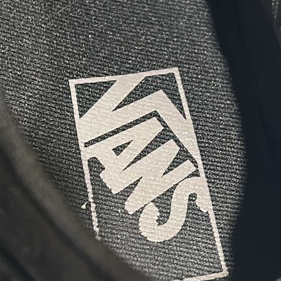 Vans - Picture 6 of 7
